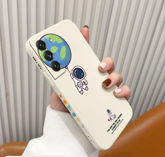 Earth Flying Astronaut Phone Case For Samsung Galaxy Note 20, Note 20 Ultra