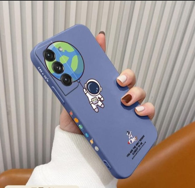 Earth Flying Astronaut Phone Case For Samsung Galaxy S21 Series